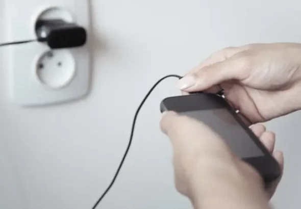 062730200_1458890072-chargerponsel